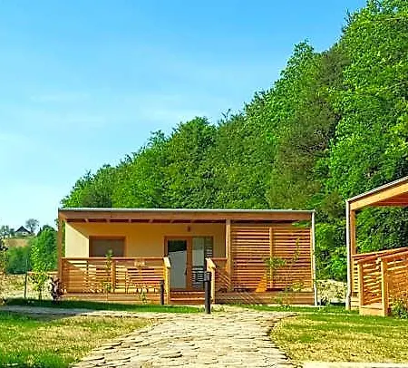 Glamping Sun Valley Bioterme فندق ليوتومير