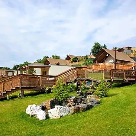 Glamping Sun Valley Bioterme فندق ليوتومير