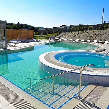 Glamping Sun Valley Bioterme فندق ليوتومير